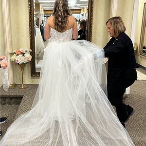 Elegant Tulle overskirt.